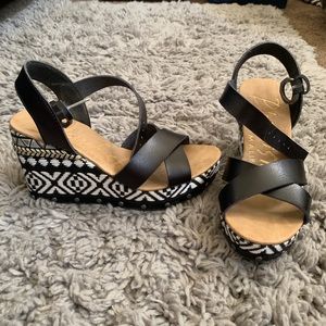 Black & white pattern wedges